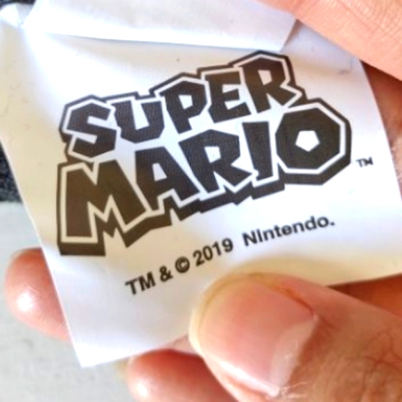 Super Mario Bros. Winter Beanie - Picture 4 of 6